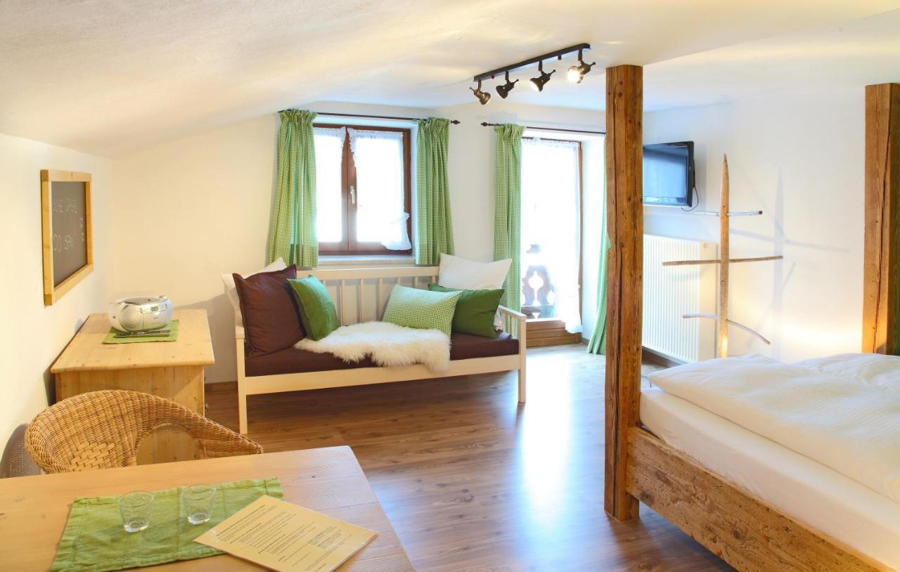 Gaestehaus Ostler ไกรน์เนา ภายนอก รูปภาพ